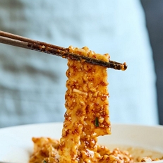유행인 땅콩버터, 비빔면에 슥슥…‘땅콩버터 칠리 비빔면
